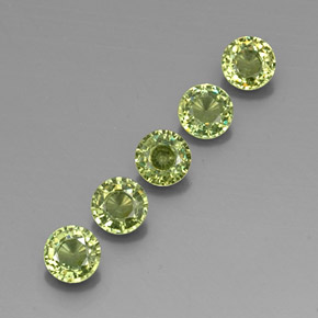 1.73カラットの天然Warm Green デマントイドガーネット（4.30 mm・ラウンドカット）