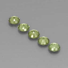 1.73カラットの天然Warm Green デマントイドガーネット（4.30 mm・ラウンドカット）