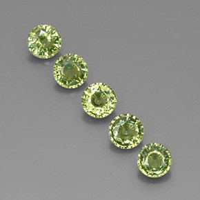 1.79カラットの天然Medium Green デマントイドガーネット（4.27 mm・ラウンドカット）