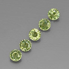 1.79カラットの天然Medium Green デマントイドガーネット（4.27 mm・ラウンドカット）