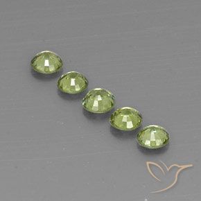 Shop natural 1.50ct Olive Green  デマントイドガーネット gems, ラウンド, from ナミビア at GemSelect. In stock, global shipping!
