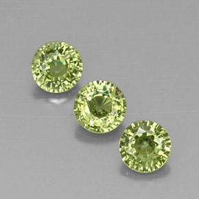 1.14カラットの天然グリーンデマントイドガーネット（4.25 mm・ラウンドカット）