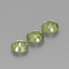 1.14カラットの天然グリーンデマントイドガーネット（4.25 mm・ラウンドカット）