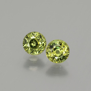 カラットの天然ゴールデングリーンデマントイドガーネット（4.30 mm・ラウンドカット）