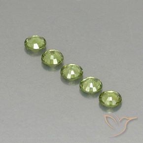 Shop natural 1.33ct ライトグリーン デマントイドガーネット gems, ラウンド, from ナミビア at GemSelect. In stock, global shipping!