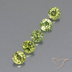 Shop natural 1.48ct 薄いライブリーグリーン デマントイドガーネット gems, ラウンド, from ナミビア at GemSelect. In stock, global shipping!