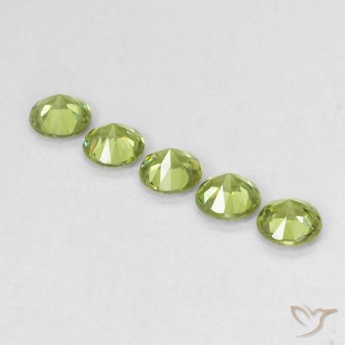 Shop natural 0.76ct 薄いライブリーグリーン デマントイドガーネット gems, ラウンド, from ナミビア at GemSelect. In stock, global shipping!