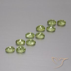 Shop natural 2.37ct ミディアムグリーン デマントイドガーネット gems, 楕円形, from ナミビア at GemSelect. In stock, global shipping!