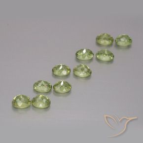 Shop natural 2.51ct ミディアムグリーン デマントイドガーネット gems, 楕円形, from ナミビア at GemSelect. In stock, global shipping!