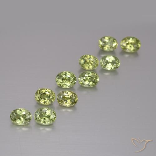 Shop natural 2.65ct ウォームアーシーグリーン デマントイドガーネット gems, 楕円形, from ナミビア at GemSelect. In stock, global shipping!