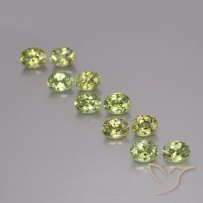 Shop natural 2.65ct ウォームアーシーグリーン デマントイドガーネット gems, 楕円形, from ナミビア at GemSelect. In stock, global shipping!