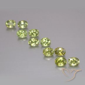 Shop natural 2.40ct ウォームアーシーグリーン デマントイドガーネット gems, 楕円形, from ナミビア at GemSelect. In stock, global shipping!
