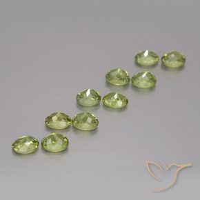 Shop natural 2.40ct ウォームアーシーグリーン デマントイドガーネット gems, 楕円形, from ナミビア at GemSelect. In stock, global shipping!