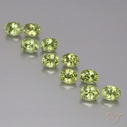 2.84ctw 天然 Medium Light Green デマントイドガーネット, 楕円形, VS