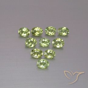 Shop natural 1.72ct ミディアムグリーン デマントイドガーネット gems, 楕円形, from ナミビア at GemSelect. In stock, global shipping!