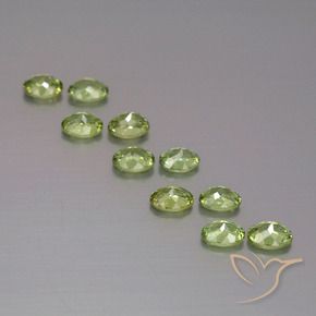 Shop natural 1.72ct ミディアムグリーン デマントイドガーネット gems, 楕円形, from ナミビア at GemSelect. In stock, global shipping!