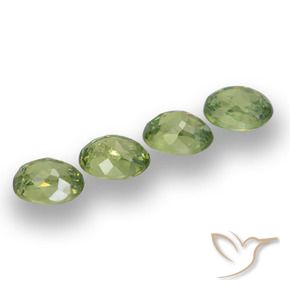 Shop natural 1.31ct ウォームグリーン デマントイドガーネット gems, 楕円形, from ナミビア at GemSelect. In stock, global shipping!