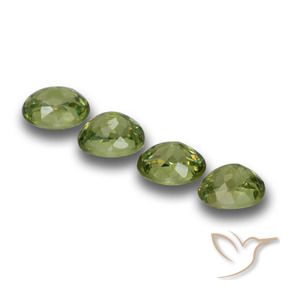 Shop natural 1.40ct 薄いフォレストグリーン デマントイドガーネット gems, 楕円形, from ナミビア at GemSelect. In stock, global shipping!