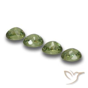 Shop natural 1.32ct 薄いフォレストグリーン デマントイドガーネット gems, 楕円形, from ナミビア at GemSelect. In stock, global shipping!