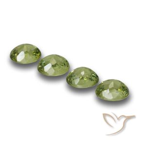 Shop natural 1.33ct 薄いフォレストグリーン デマントイドガーネット gems, 楕円形, from ナミビア at GemSelect. In stock, global shipping!