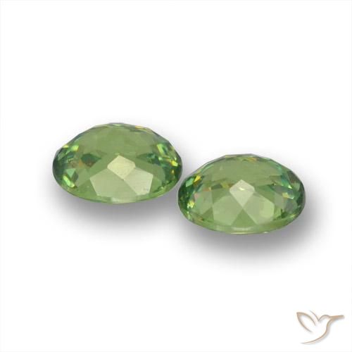 Shop natural 0.88ct ミディアムグリーン デマントイドガーネット gems, 楕円形, from ナミビア at GemSelect. In stock, global shipping!