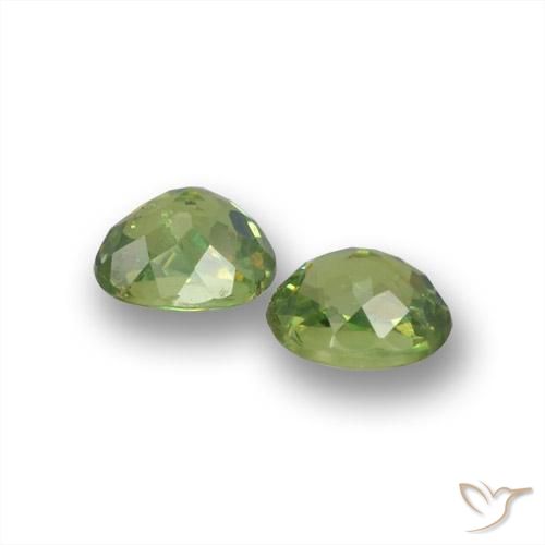 Shop natural 0.80ct ミディアムグリーン デマントイドガーネット gems, 楕円形, from ナミビア at GemSelect. In stock, global shipping!