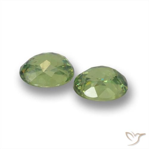 Shop natural 0.96ct ミディアムグリーン デマントイドガーネット gems, 楕円形, from ナミビア at GemSelect. In stock, global shipping!