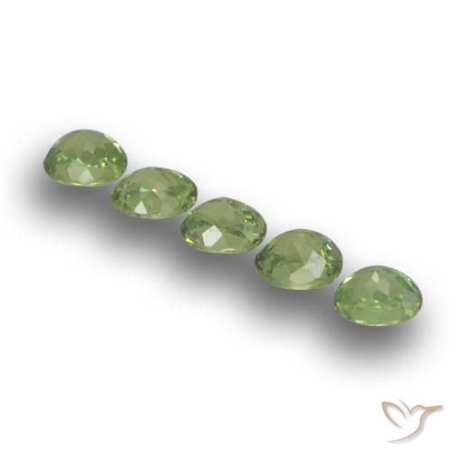 Shop natural 1.73ct フォレストグリーン デマントイドガーネット gems, 楕円形, from ナミビア at GemSelect. In stock, global shipping!