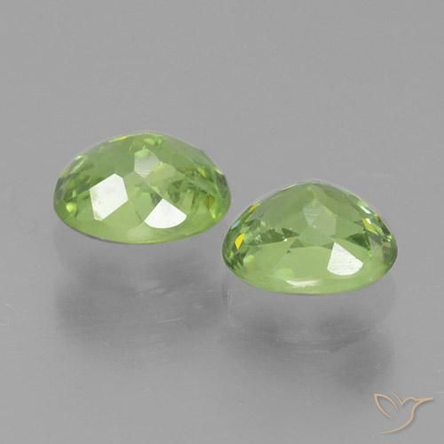Shop natural 0.81ct ウォームグリーン デマントイドガーネット gems, 楕円形, from ナミビア at GemSelect. In stock, global shipping!