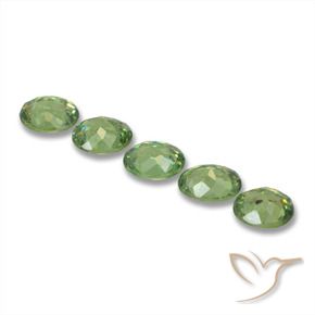 Shop natural 2.04ct フォレストグリーン デマントイドガーネット gems, 楕円形, from ナミビア at GemSelect. In stock, global shipping!