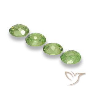 Shop natural 1.08ct ウォームグリーン デマントイドガーネット gems, 楕円形, from ナミビア at GemSelect. In stock, global shipping!