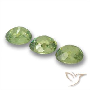 Shop natural 1.13ct イエローグリーン デマントイドガーネット gems, 楕円形, from ナミビア at GemSelect. In stock, global shipping!