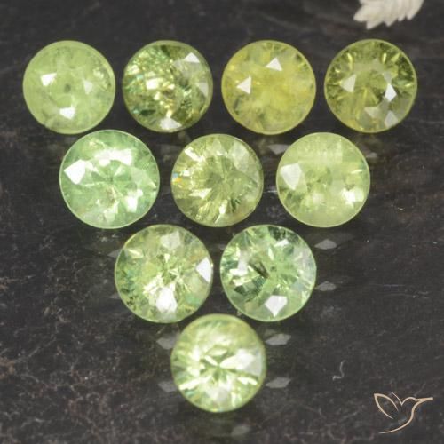 Shop natural 1.75ct ウォームグリーン デマントイドガーネット gems, ラウンド, from ナミビア at GemSelect. In stock, global shipping!