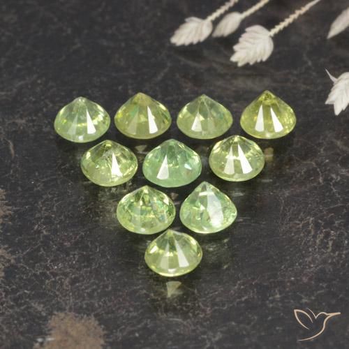 Shop natural 1.75ct ウォームグリーン デマントイドガーネット gems, ラウンド, from ナミビア at GemSelect. In stock, global shipping!