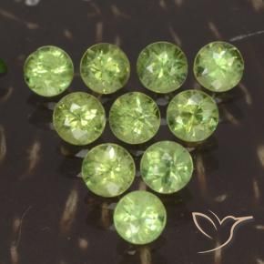 Shop natural 1.77ct 薄いライブリーグリーン デマントイドガーネット gems, ラウンド, from ナミビア at GemSelect. In stock, global shipping!