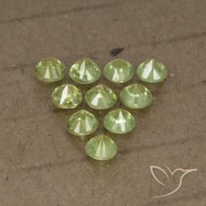 Shop natural 1.80ct ミディアムグリーン デマントイドガーネット gems, ラウンド, from ナミビア at GemSelect. In stock, global shipping!