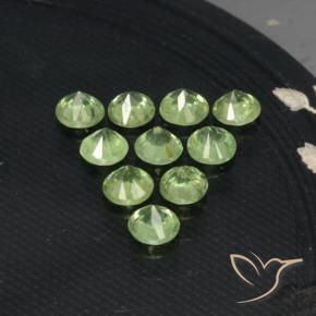 Shop natural 1.70ct ペアーグリーン デマントイドガーネット gems, ラウンド, from ナミビア at GemSelect. In stock, global shipping!