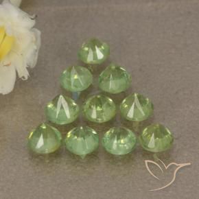 Shop natural 1.75ct 薄いライムグリーン デマントイドガーネット gems, ラウンド, from ナミビア at GemSelect. In stock, global shipping!