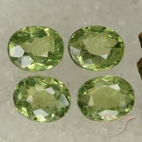 Shop natural 1.52ct ミディアムグリーン デマントイドガーネット gems, 楕円形, from ナミビア at GemSelect. In stock, global shipping!