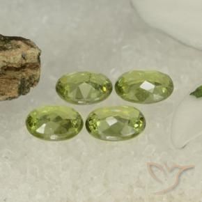 Shop natural 1.48ct ミディアムグリーン デマントイドガーネット gems, 楕円形, from ナミビア at GemSelect. In stock, global shipping!