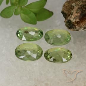 Shop natural 1.40ct ペアーグリーン デマントイドガーネット gems, 楕円形, from ナミビア at GemSelect. In stock, global shipping!