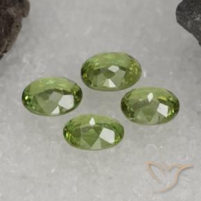 Shop natural 1.81ct ディープグリーン デマントイドガーネット gems, 楕円形, from ナミビア at GemSelect. In stock, global shipping!