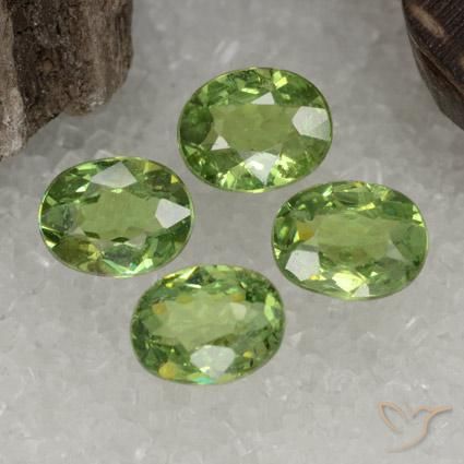 Shop natural 1.45ct ウォームグリーン デマントイドガーネット gems, 楕円形, from ナミビア at GemSelect. In stock, global shipping!