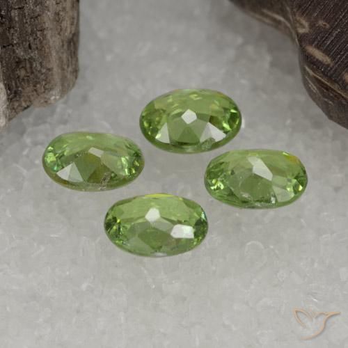 Shop natural 1.45ct ウォームグリーン デマントイドガーネット gems, 楕円形, from ナミビア at GemSelect. In stock, global shipping!