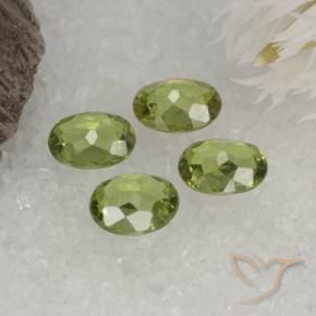 Shop natural 1.44ct イエローグリーン デマントイドガーネット gems, 楕円形, from ナミビア at GemSelect. In stock, global shipping!