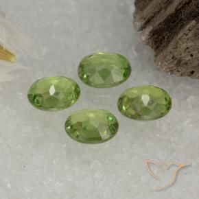 Shop natural 1.63ct ミディアムグリーン デマントイドガーネット gems, 楕円形, from ナミビア at GemSelect. In stock, global shipping!