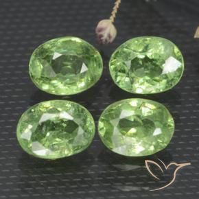 Shop natural 1.65ct ウォームグリーン デマントイドガーネット gems, 楕円形, from ナミビア at GemSelect. In stock, global shipping!