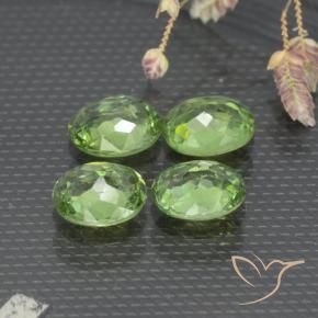 Shop natural 1.50ct ウォームグリーン デマントイドガーネット gems, 楕円形, from ナミビア at GemSelect. In stock, global shipping!