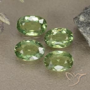 Shop natural 2.17ct ウォームグリーン デマントイドガーネット gems, 楕円形, from ナミビア at GemSelect. In stock, global shipping!