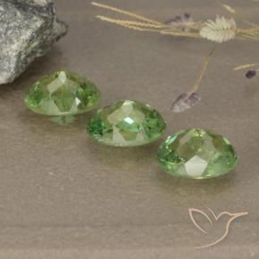 Shop natural 2.08ct ウォームグリーン デマントイドガーネット gems, 楕円形, from ナミビア at GemSelect. In stock, global shipping!